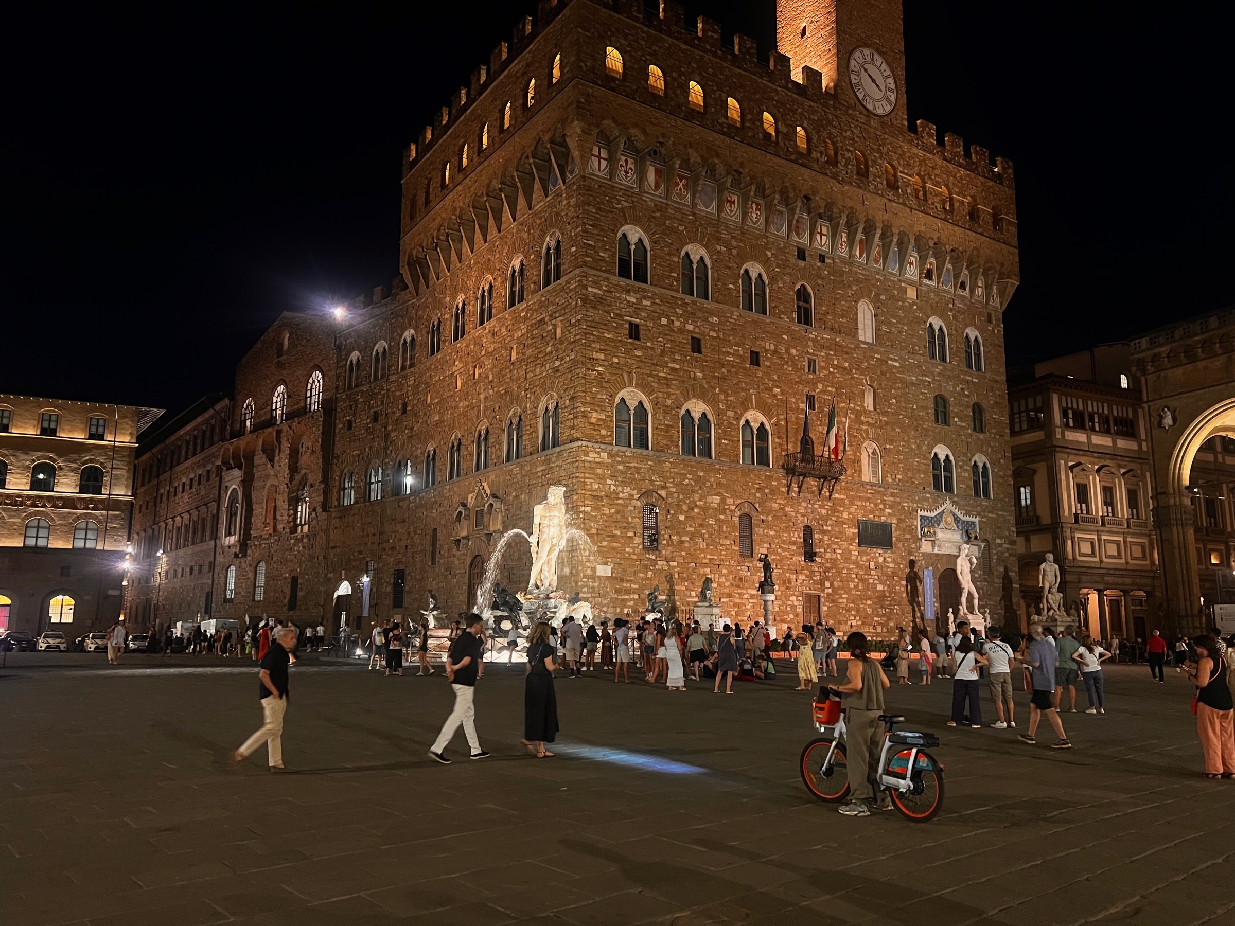 Palazzo Vecchio and Piazza della Signoria illuminated at night
